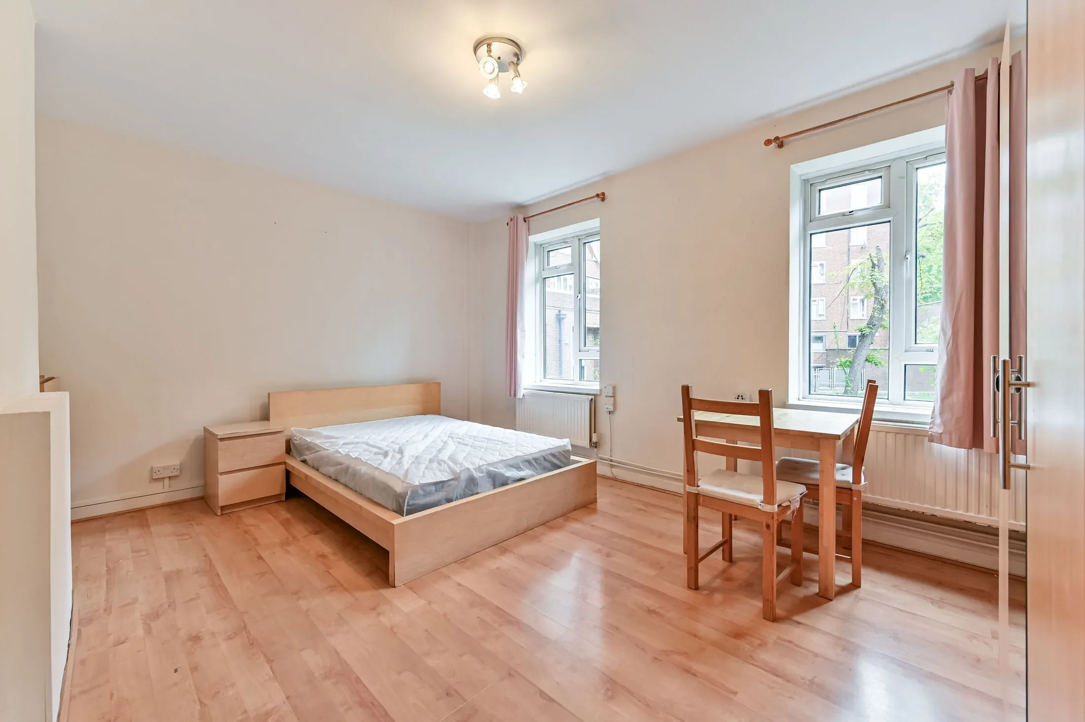 Flat Crowndale Court in Greater London