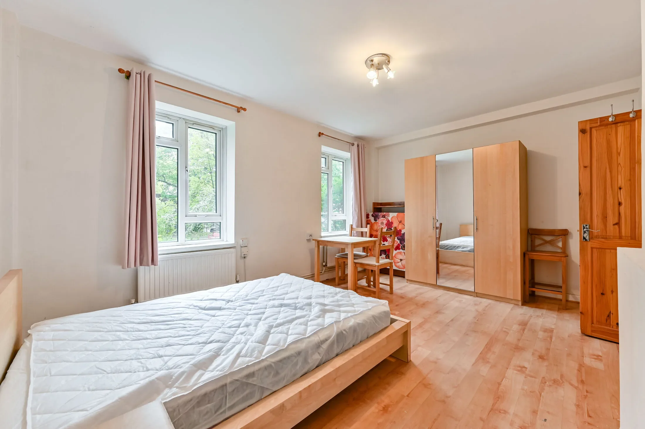 Flat Crowndale Court in Greater London