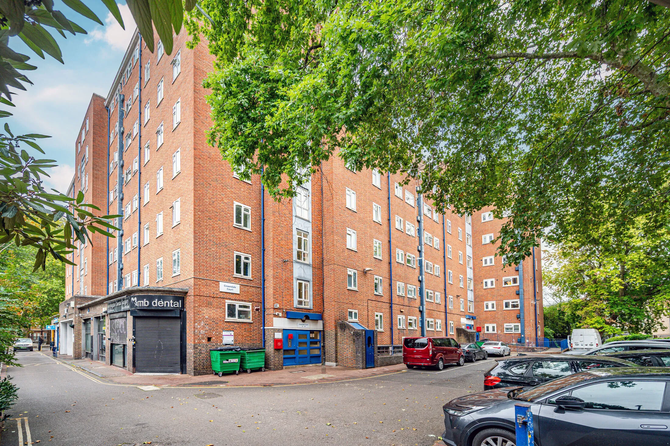 Flat Crowndale Court in Greater London