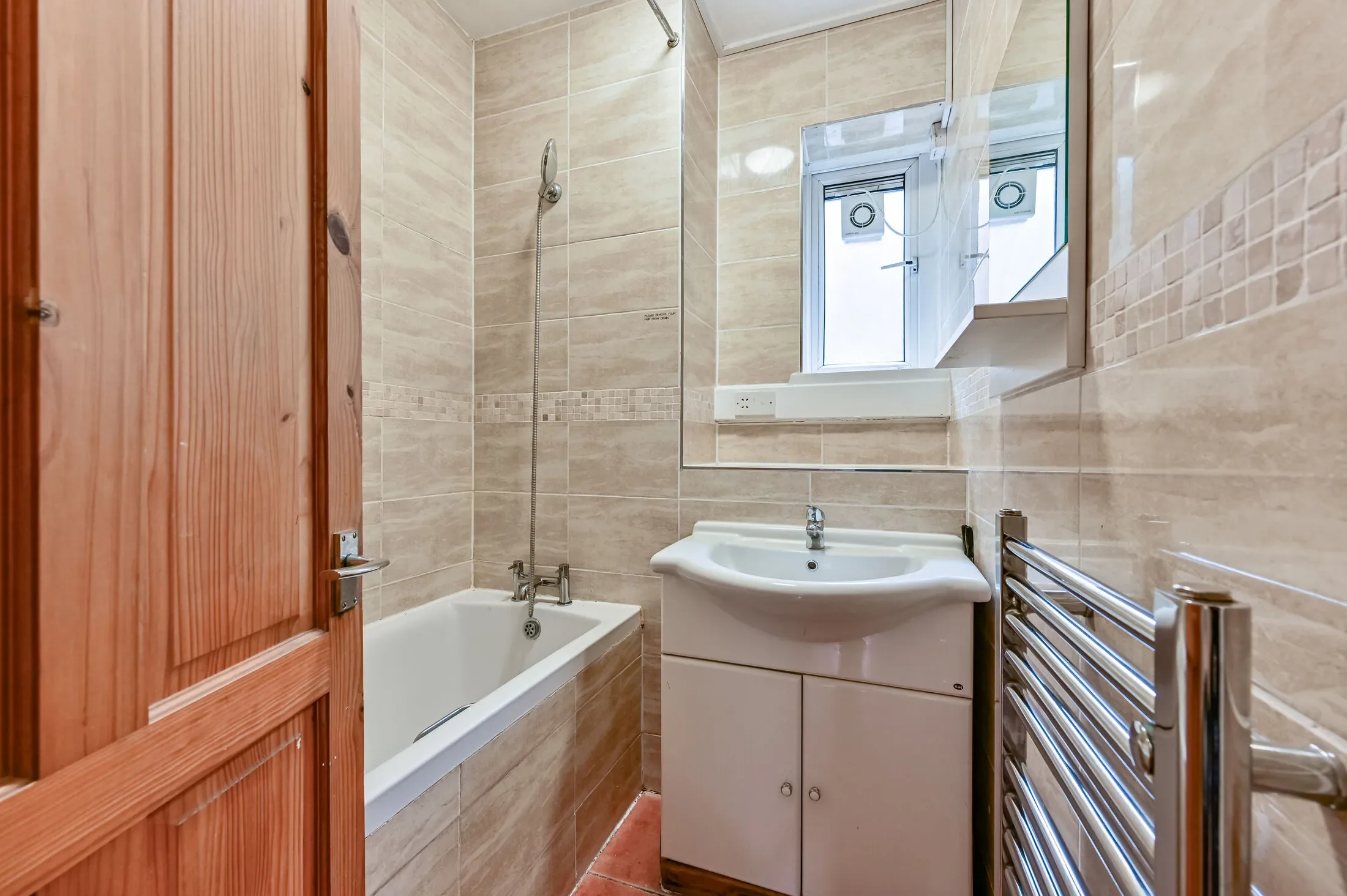 Flat Crowndale Court in Greater London