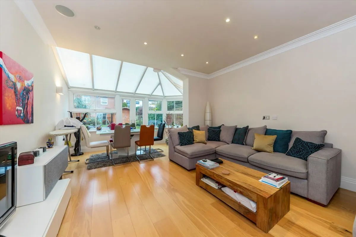 House Clifton Road in Greater London