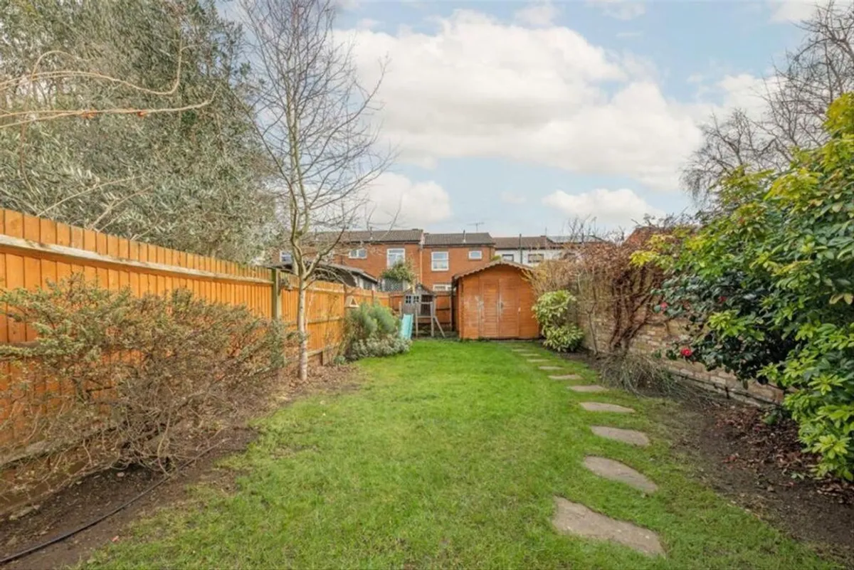 House Clifton Road in Greater London