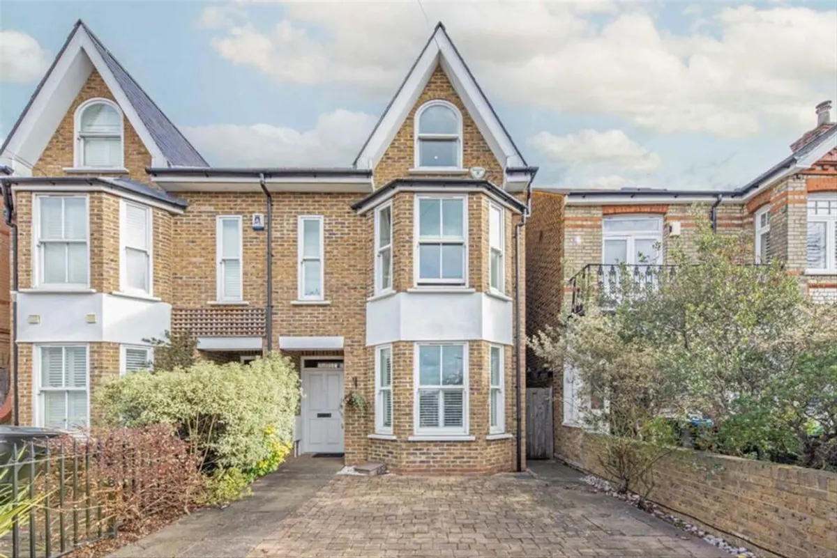House Clifton Road in Greater London