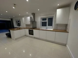 Flat Fernlea Road in Greater London