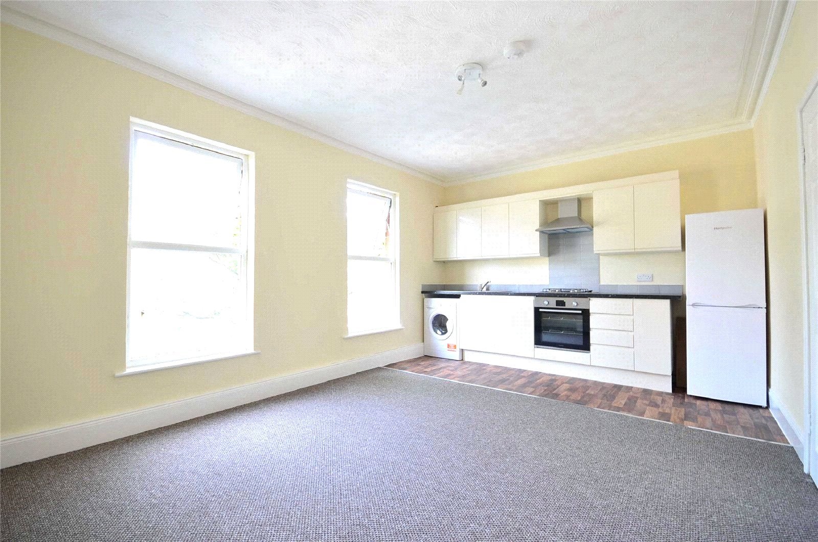 Flat Cresswell Grove in Manchester