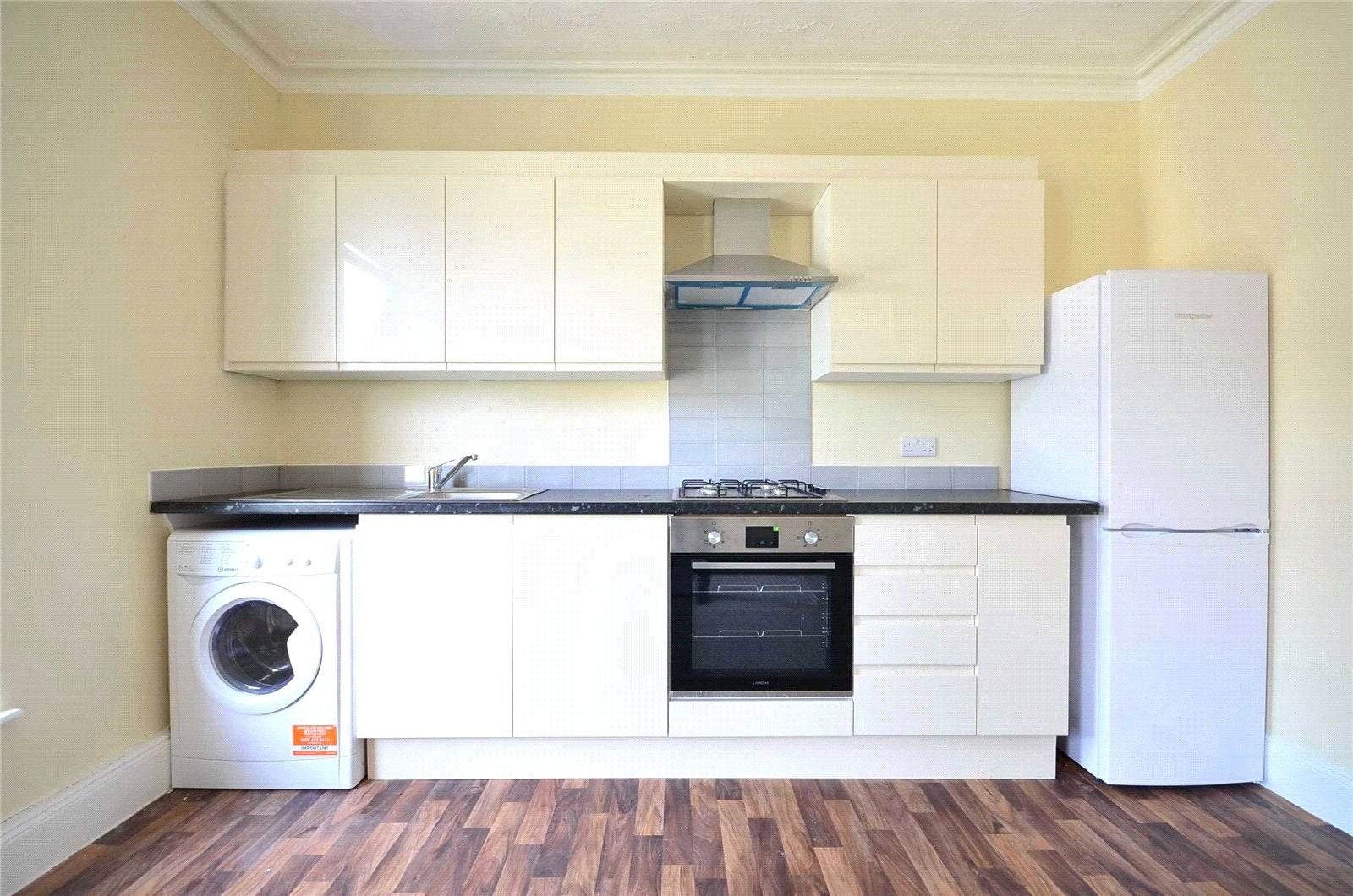 Flat Cresswell Grove in Manchester