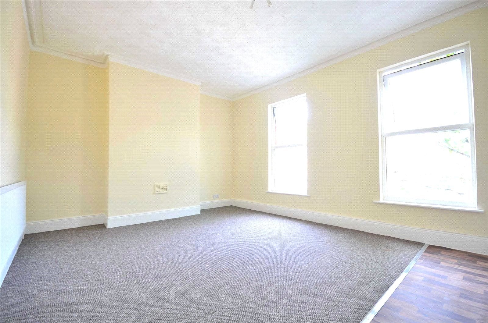 Flat Cresswell Grove in Manchester