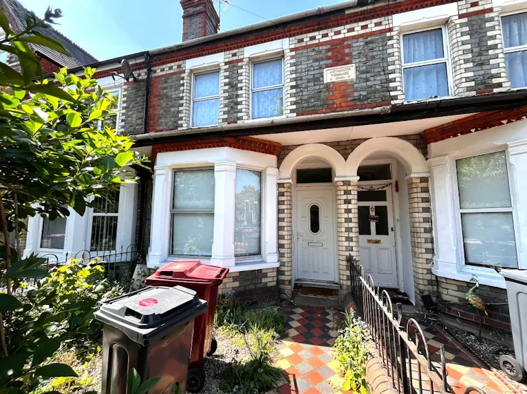 Flat Basingstoke Road in Reading