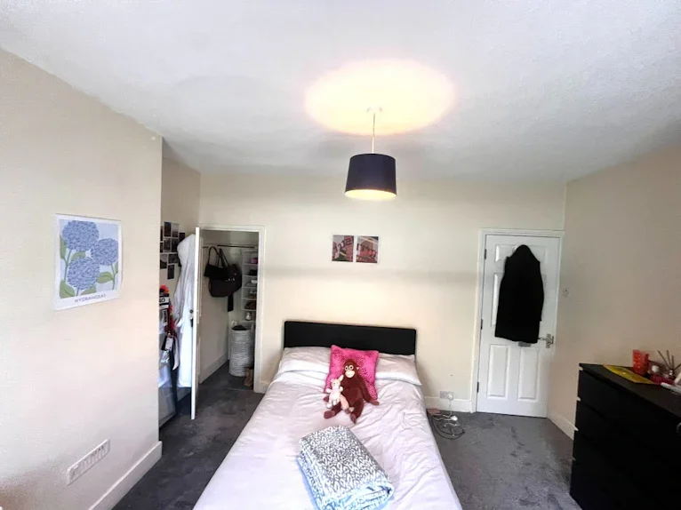 Flat Basingstoke Road in Reading