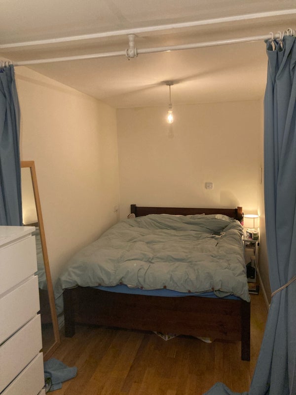 Flat Denmark Road in Greater London