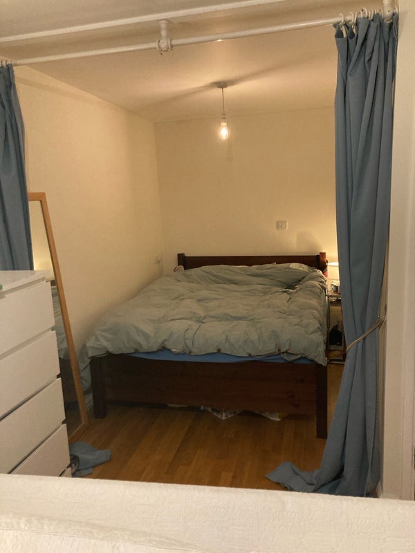 Flat Denmark Road in Greater London