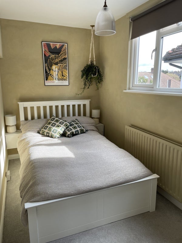 Room Leaf Grove in Greater London
