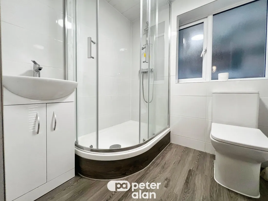 Flat Cranleigh Rise in Cardiff