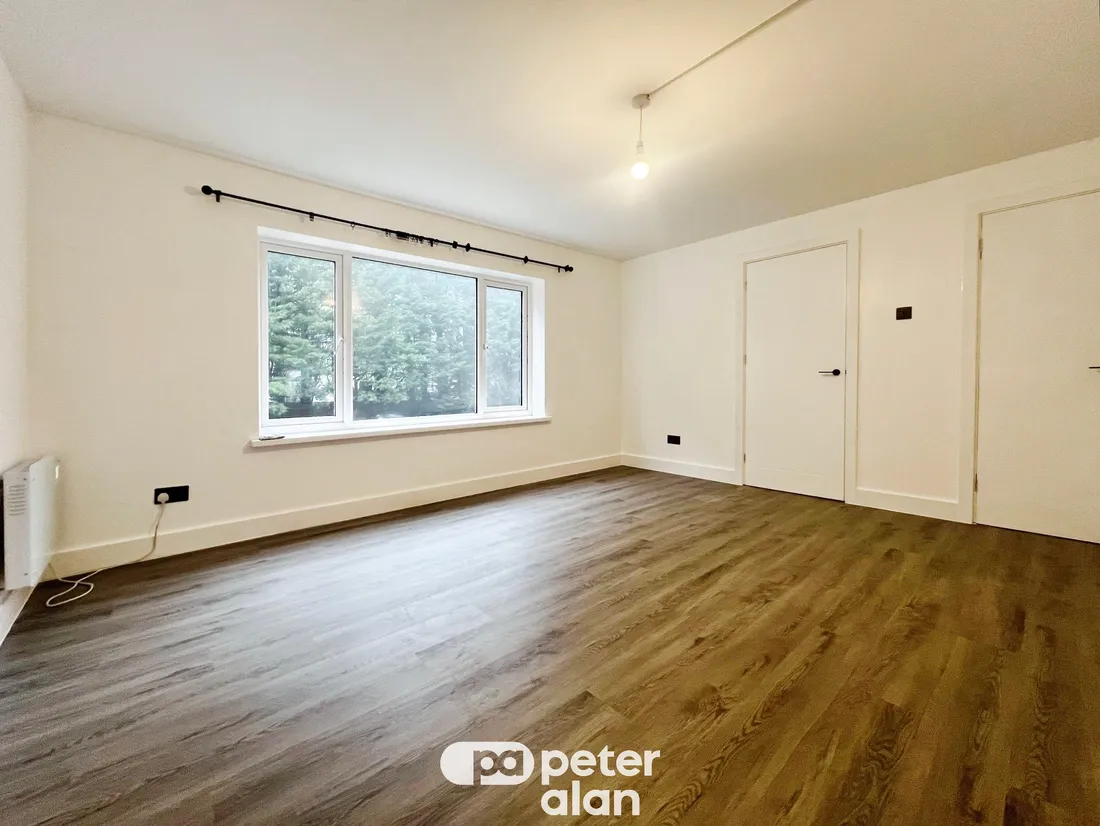 Flat Cranleigh Rise in Cardiff