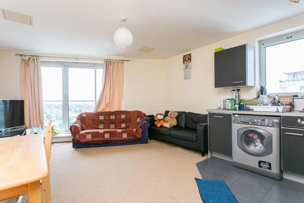 Flat Axon Place in Greater London