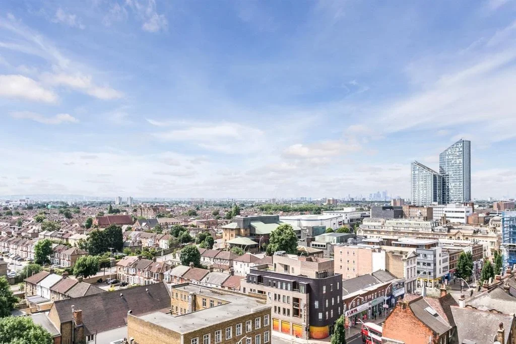 Flat Axon Place in Greater London