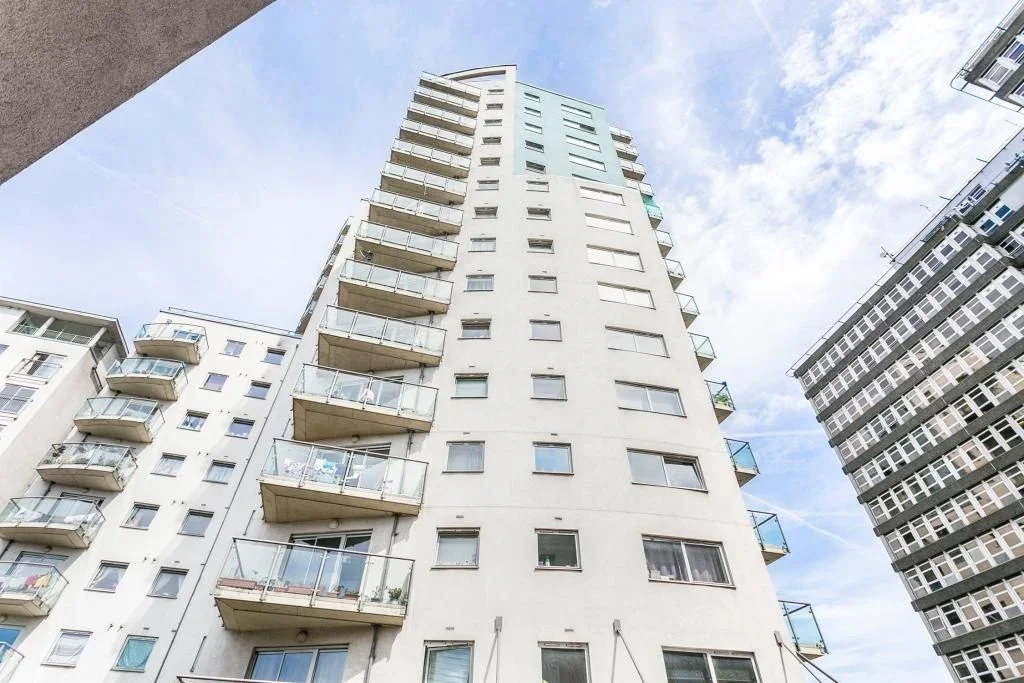Flat Axon Place in Greater London