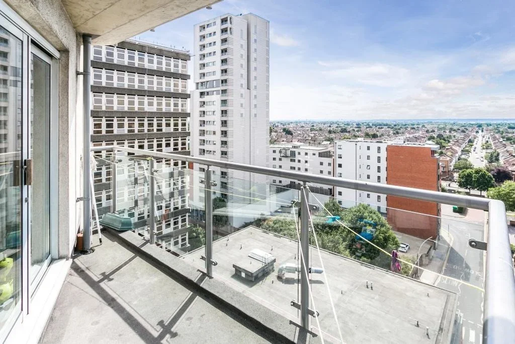 Flat Axon Place in Greater London