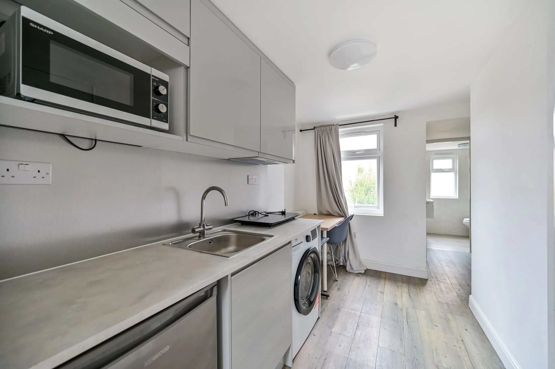 Flat Coombe Road in Greater London