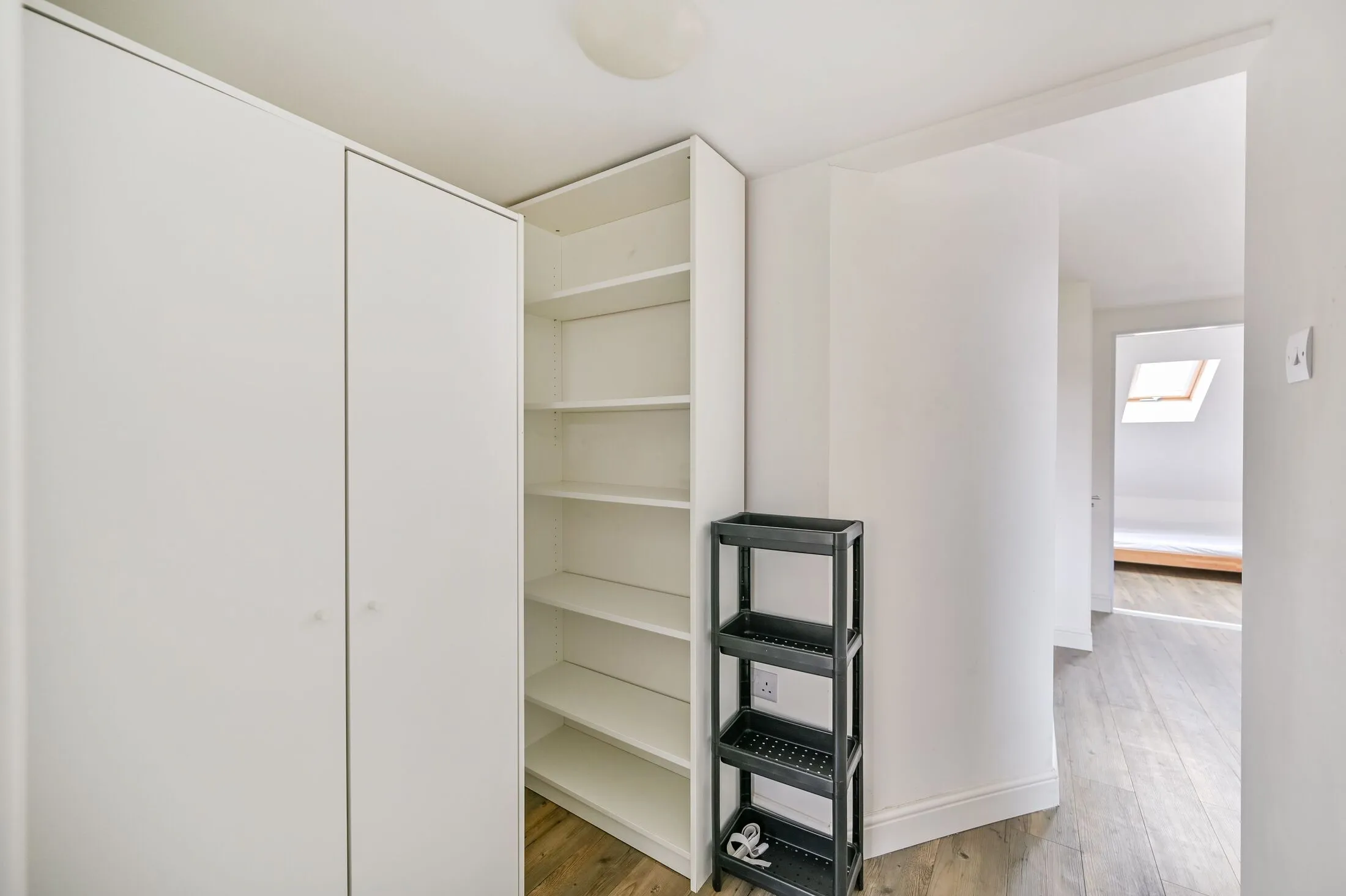 Flat Coombe Road in Greater London