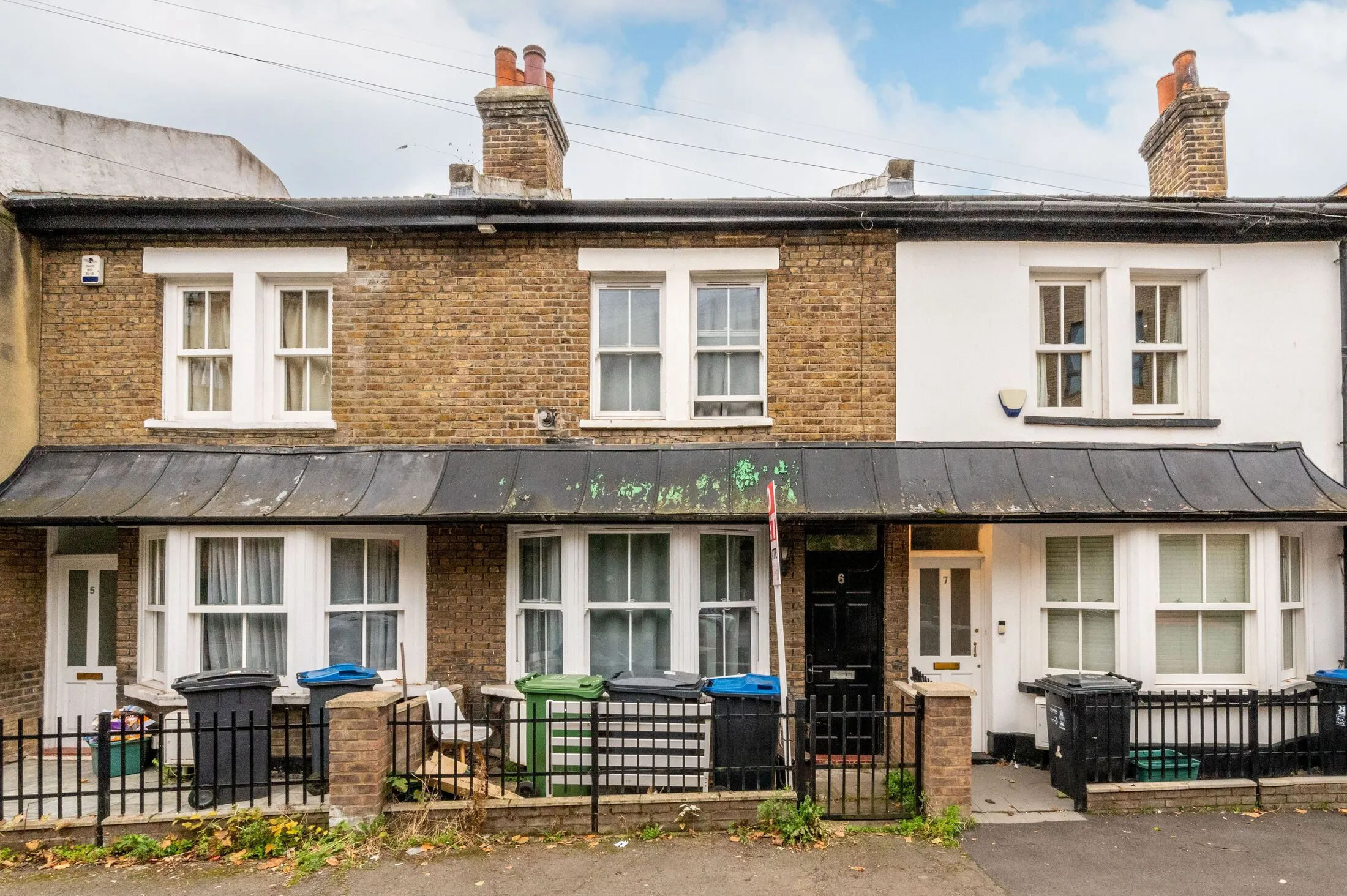 Flat Coombe Road in Greater London