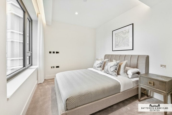 Flat Albert Embankment in Greater London