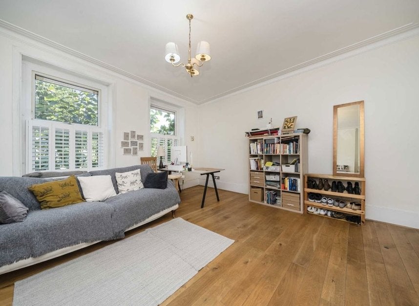 Flat Acton Lane in Greater London