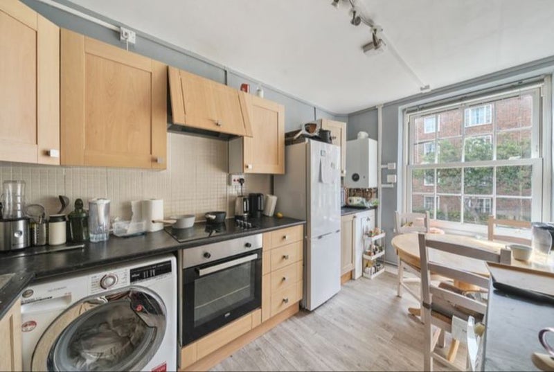 Room Clayton Street in Greater London
