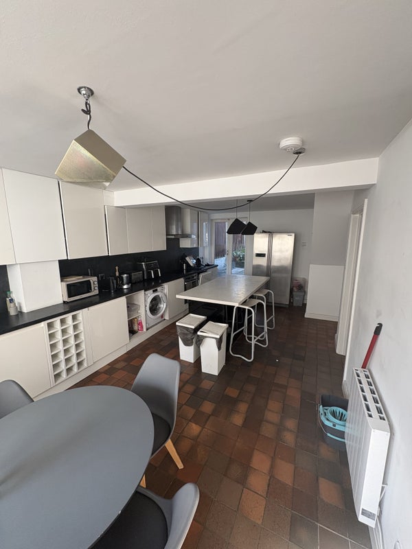 Room Hazlebury Road in Greater London
