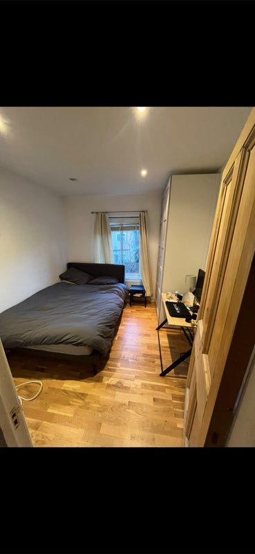 Room Hazlebury Road in Greater London