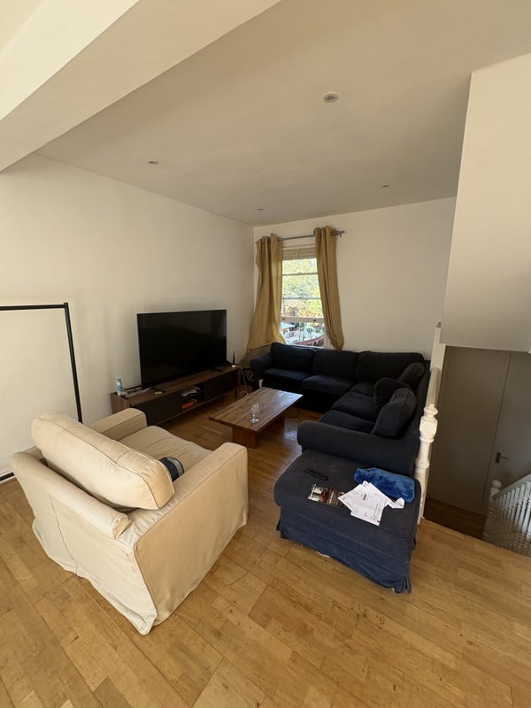 Room Hazlebury Road in Greater London