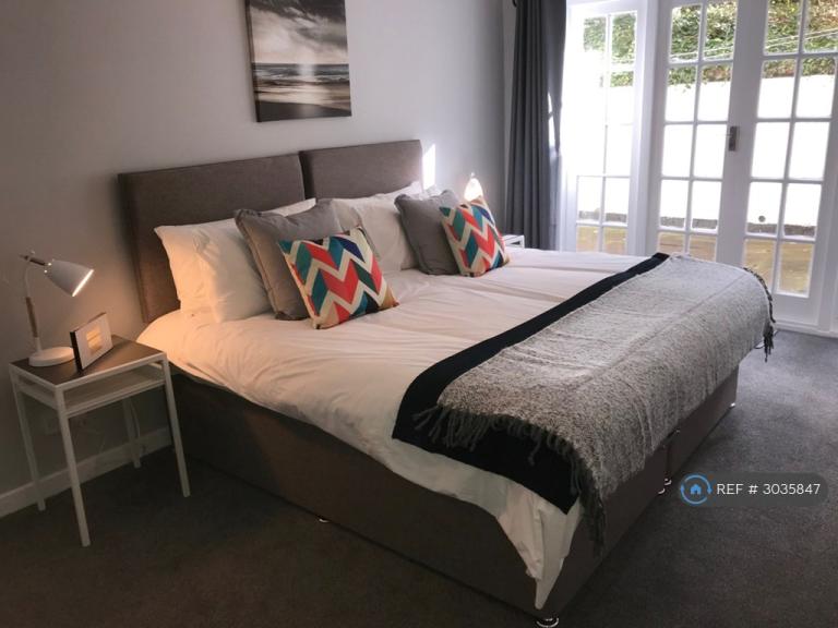 Flat Clarendon Square in Royal Leamington Spa