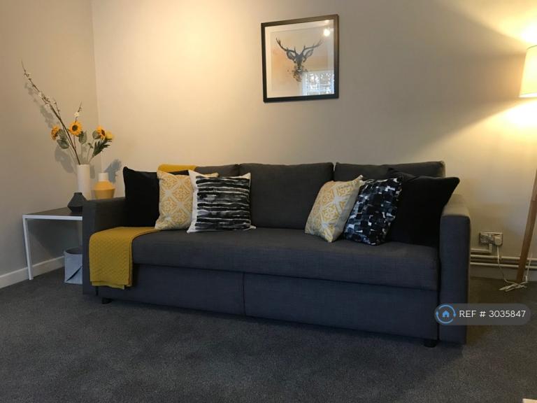 Flat Clarendon Square in Royal Leamington Spa