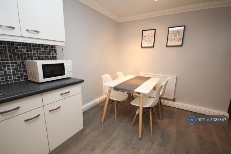 Flat Clarendon Square in Royal Leamington Spa