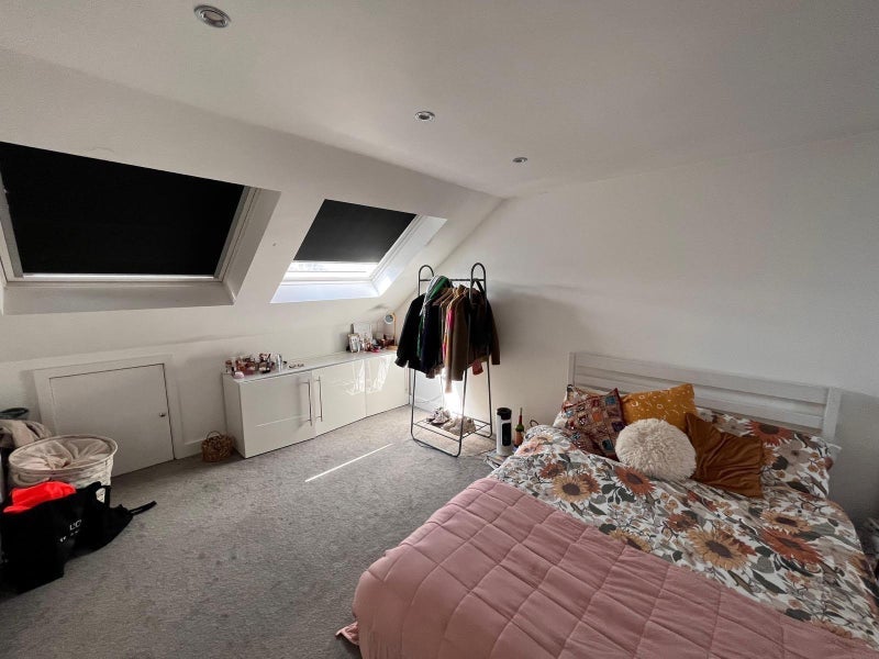 Room Boundary Road in Greater London