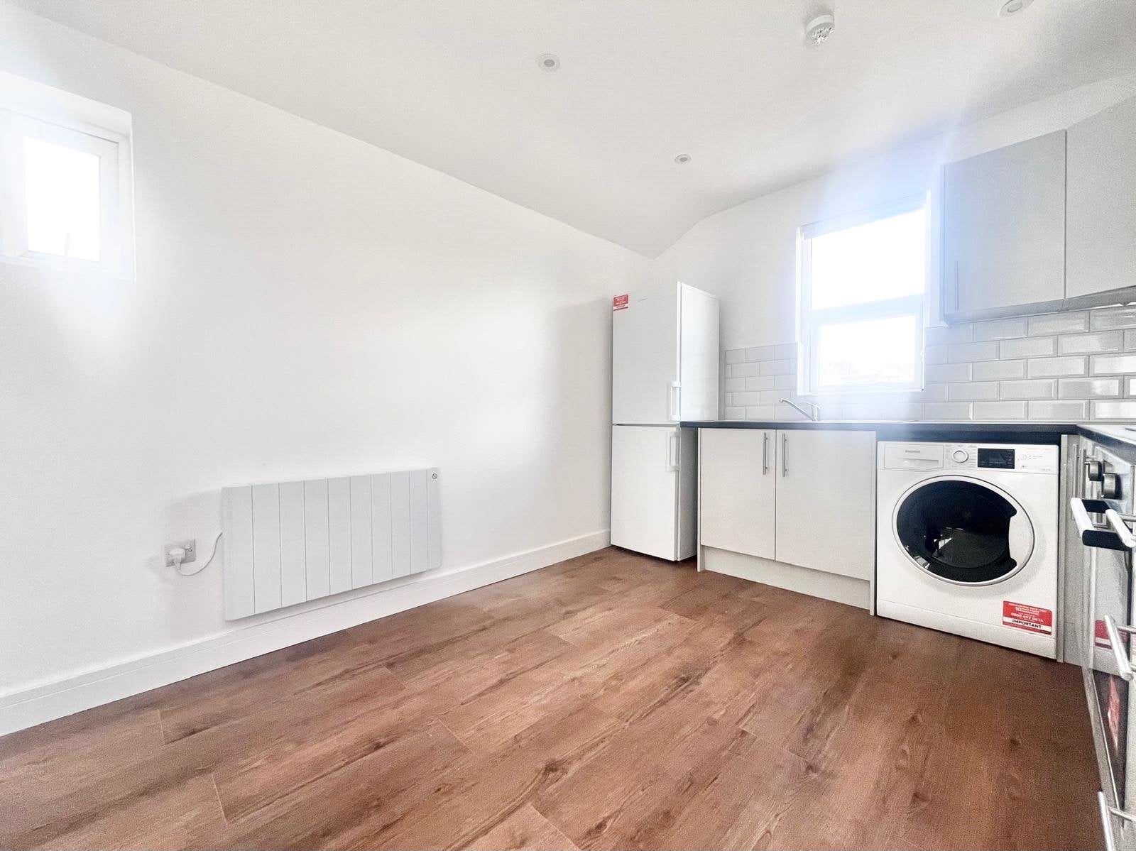 Flat Hanworth Road in Greater London