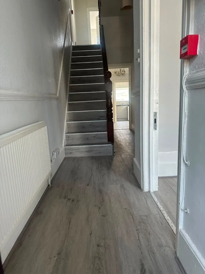 Room Quadrant Road in Greater London