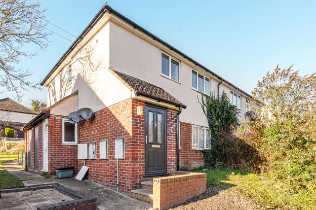 Flat Tilling Crescent in Tylers Green