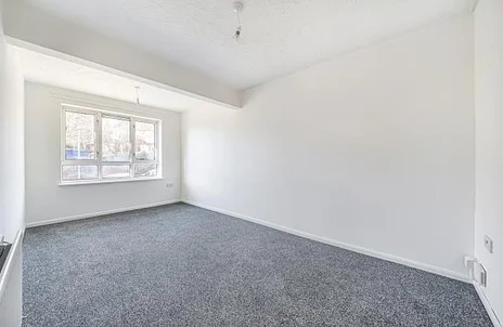 Flat Tilling Crescent in Tylers Green