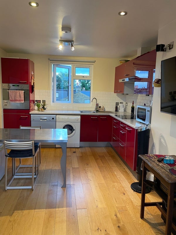 Room Arodene Road in Greater London