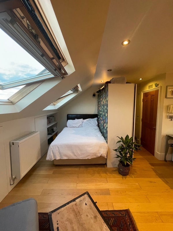 Room Arodene Road in Greater London