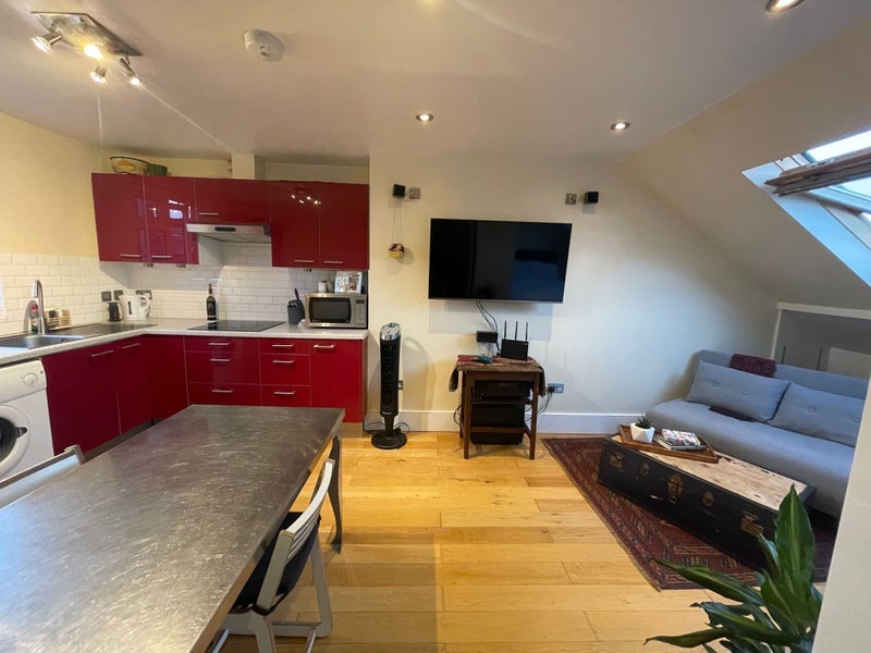 Room Arodene Road in Greater London