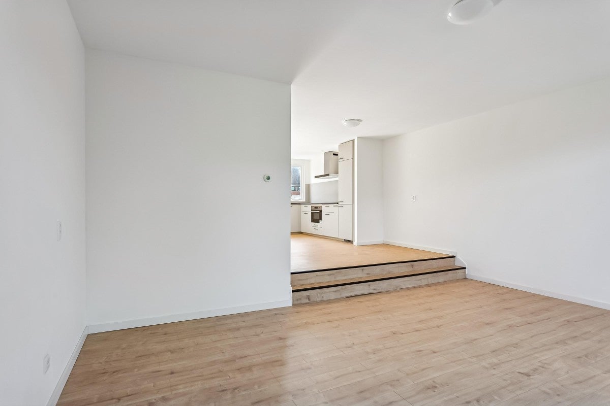 Tussenwoning te koop: Middenhof 302, Almere