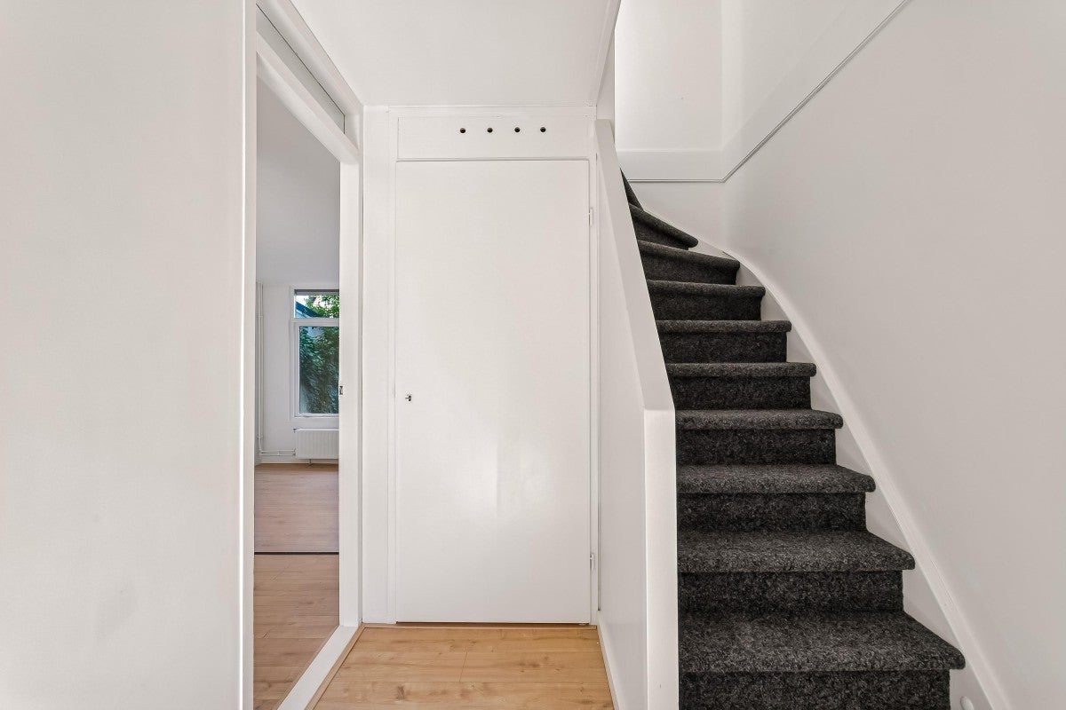Tussenwoning te koop: Middenhof 302, Almere