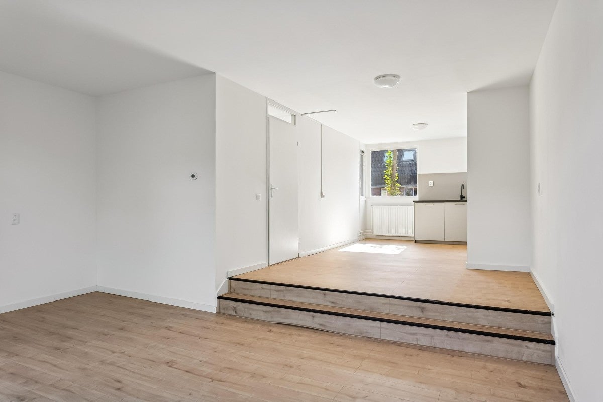 Tussenwoning te koop: Middenhof 302, Almere