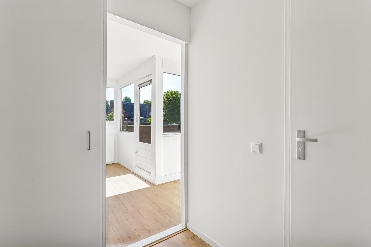Tussenwoning te koop: Middenhof 302, Almere