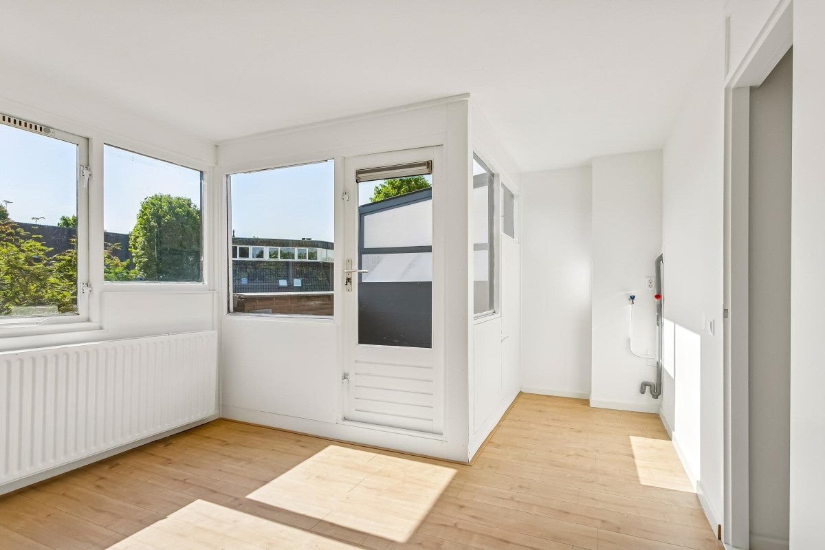 Tussenwoning te koop: Middenhof 302, Almere