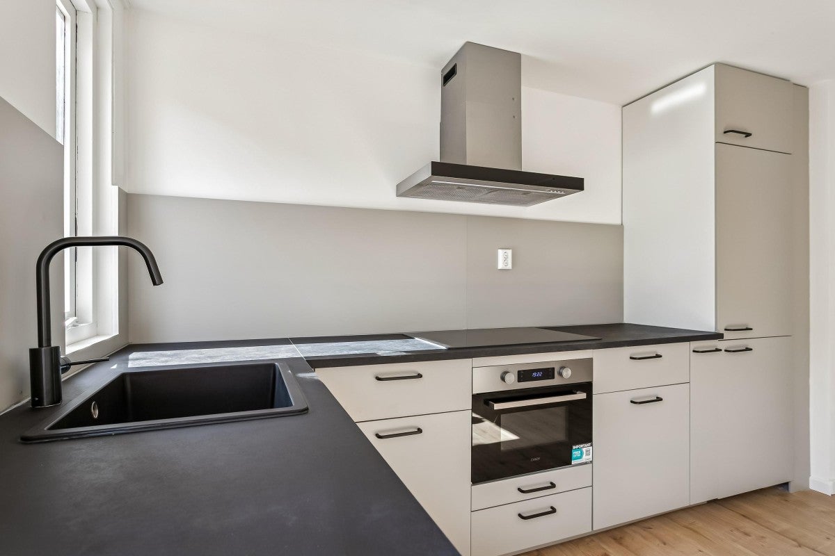 Tussenwoning te koop: Middenhof 302, Almere