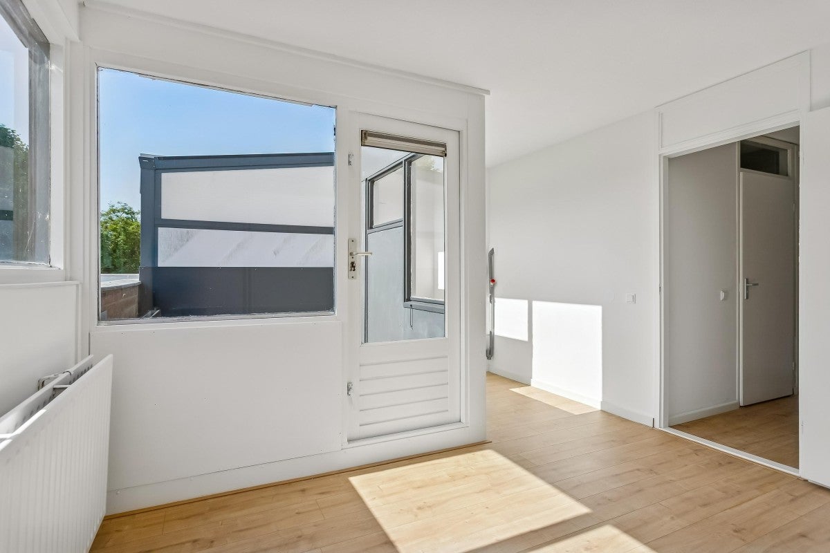Tussenwoning te koop: Middenhof 302, Almere