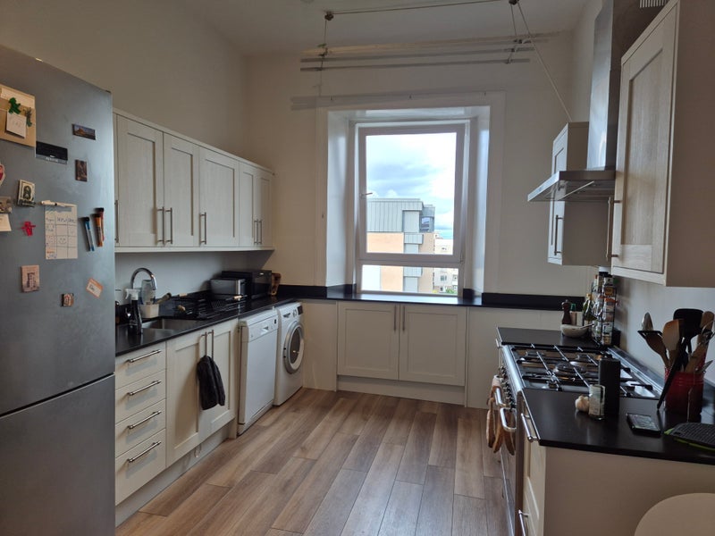Flat Falcon Road West in City of Edinburgh